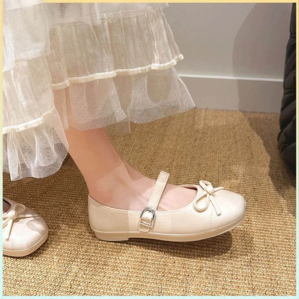 صنادل نسائية أنيقة مزينة بفيون - مراجعة Sandals وسعره