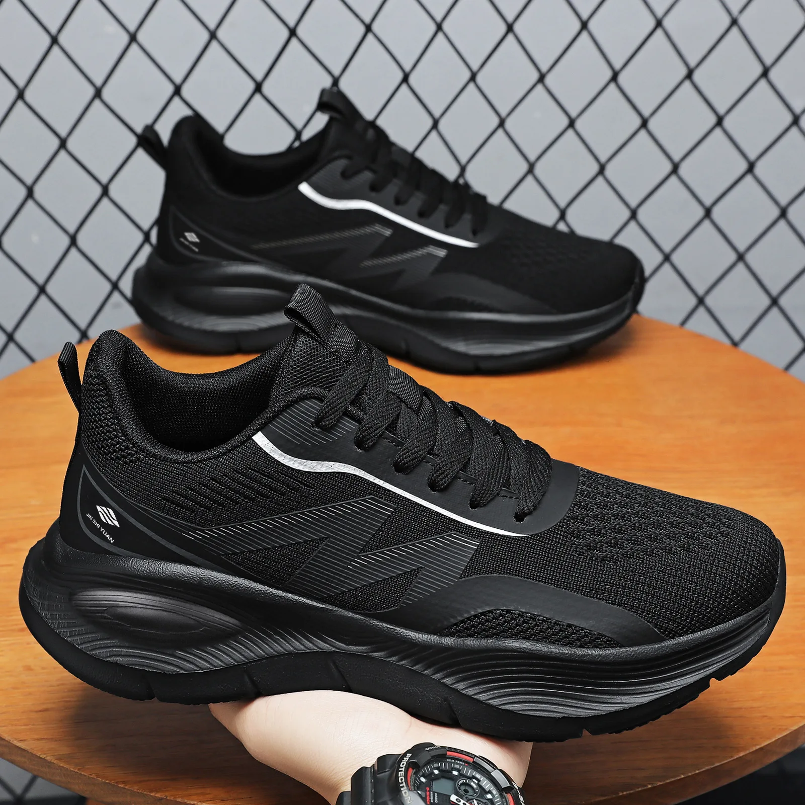 أحذية رياضية شبكية للرجال، خفي - مراجعة Shock Absorbing Gym Trainers وسعره